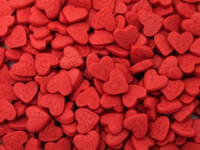 картинка Посыпка сердечки красные мини от магазина Компания+