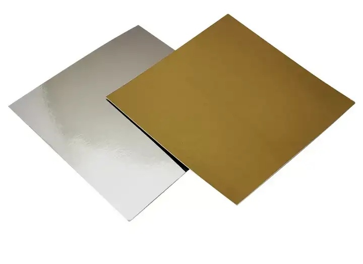 картинка Подложка для торта квадратная (золото,белая) 30*30 / 1,5 мм от магазина Компания+