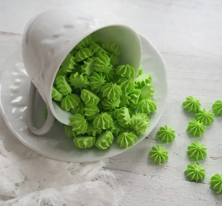 картинка Фигурка сахарная Мини безе (зеленые) 30 гр от магазина Компания+