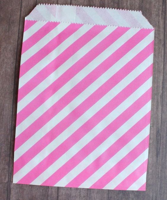 картинка Пакетик бумажный косая полоска розовая от магазина Компания+