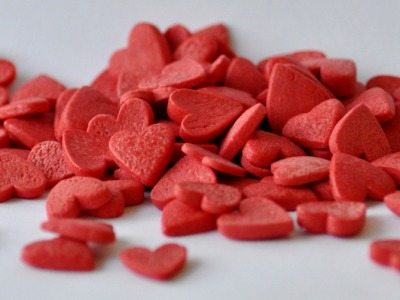 картинка Посыпка сердечки красные большие от магазина Компания+