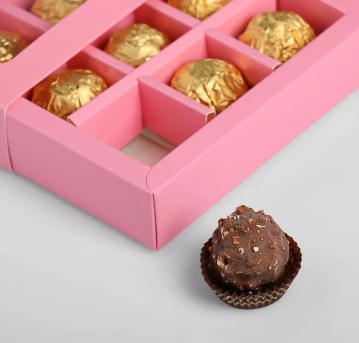 картинка Коробка для конфет с окошком "Сердце" 9 конф (розовая матовая) от магазина Компания+