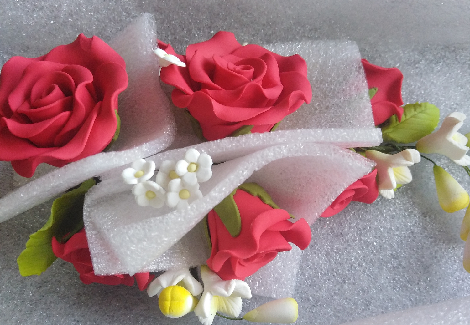 картинка Букет в виде цветов из роз из мастики / 16 см. от магазина Компания+